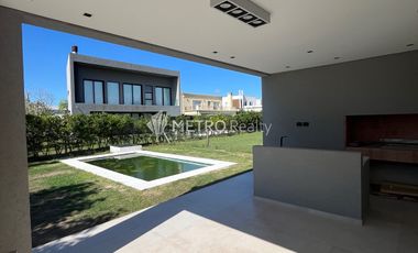 Casa en Alquiler Araucarias con 4 habitaciones en Puertos del Lagos