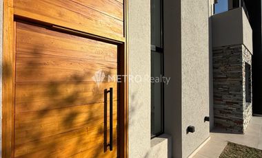 Casa en Alquiler Araucarias con 4 habitaciones en Puertos del Lagos