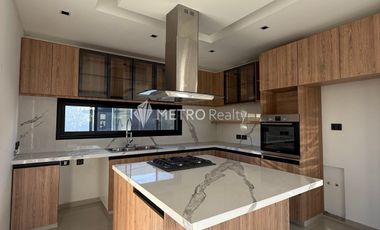 Casa en Alquiler Araucarias con 4 habitaciones en Puertos del Lagos