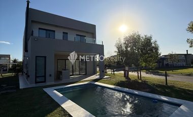 Casa en Alquiler Araucarias con 4 habitaciones en Puertos del Lagos