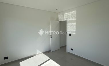 Casa en Alquiler Araucarias con 4 habitaciones en Puertos del Lagos