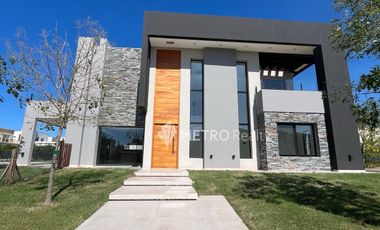 Casa en Alquiler Araucarias con 4 habitaciones en Puertos del Lagos