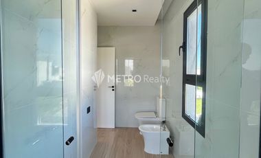 Casa en Alquiler Araucarias con 4 habitaciones en Puertos del Lagos