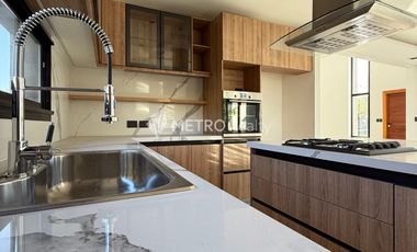 Casa en Alquiler Araucarias con 4 habitaciones en Puertos del Lagos