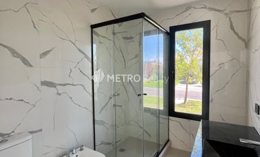Casa en Alquiler Araucarias con 4 habitaciones en Puertos del Lagos