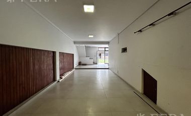 Casa de 6 ambientes con piscina y cochera en Don Bosco