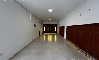 Casa de 6 ambientes con piscina y cochera en Don Bosco