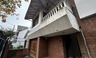 Casa de 6 ambientes con piscina y cochera en Don Bosco