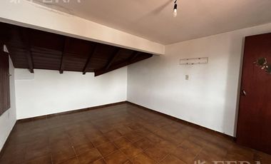 Casa de 6 ambientes con piscina y cochera en Don Bosco