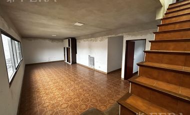 Casa de 6 ambientes con piscina y cochera en Don Bosco