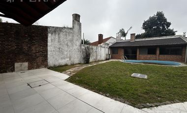 Casa de 6 ambientes con piscina y cochera en Don Bosco
