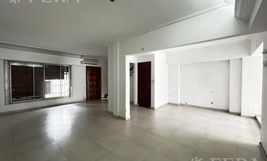 Casa de 6 ambientes con piscina y cochera en Don Bosco