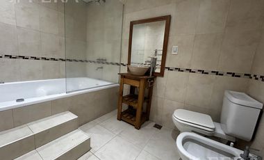 Casa de 6 ambientes con piscina y cochera en Don Bosco