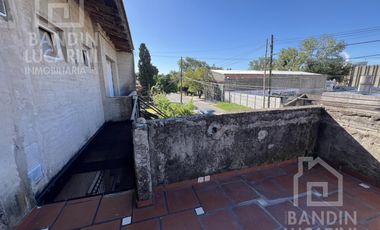 Casa en Berazategui en Venta de 5 ambientes. Apta credito.