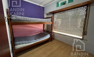 Casa en Berazategui en Venta de 5 ambientes. Apta credito.
