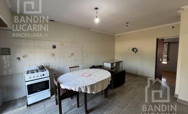 Casa en Berazategui en Venta de 5 ambientes. Apta credito.
