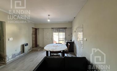 Casa en Berazategui en Venta de 5 ambientes. Apta credito.