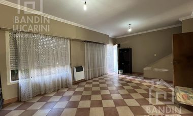 Casa en Berazategui en Venta de 5 ambientes. Apta credito.