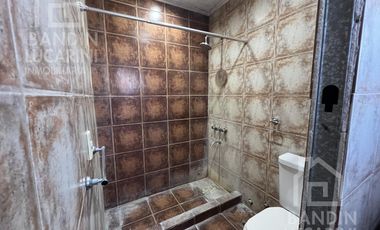 Casa en Berazategui en Venta de 5 ambientes. Apta credito.