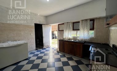 Casa en Berazategui en Venta de 5 ambientes. Apta credito.