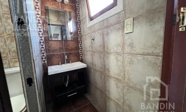 Casa en Berazategui en Venta de 5 ambientes. Apta credito.