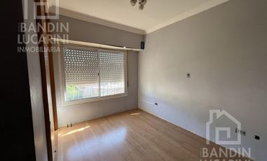 Casa en Berazategui en Venta de 5 ambientes. Apta credito.