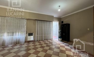 Casa en Berazategui en Venta de 5 ambientes. Apta credito.