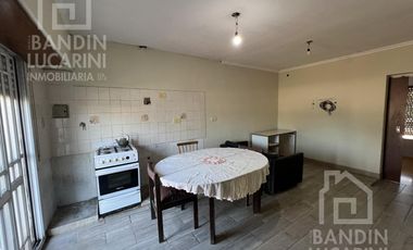 Casa en Berazategui en Venta de 5 ambientes. Apta credito.