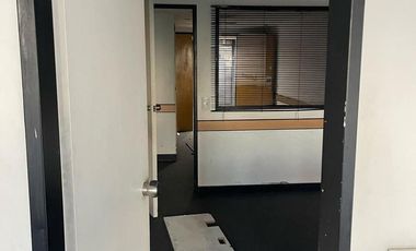 Oficina  impecable  de 120 m2 Edificio Corporativo AAA  en Monserrat - 1 cocheras