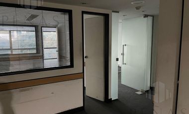 Oficina  impecable  de 120 m2 Edificio Corporativo AAA  en Monserrat - 1 cocheras