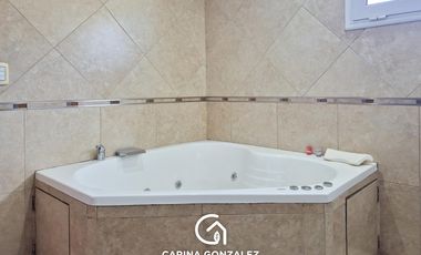 ALQUILER CASA 3 DORMITORIOS UNO CON BAÑO EN SUITE-CENTENARIO