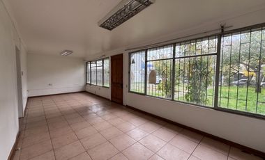 Se vende amplio sitio en calle Carrera