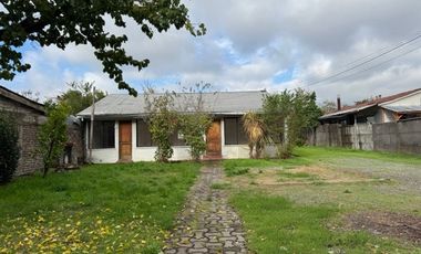 Se vende amplio sitio en calle Carrera