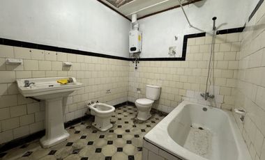 Se vende amplio sitio en calle Carrera