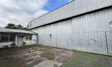 Se vende amplio sitio en calle Carrera