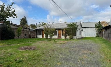Se vende amplio sitio en calle Carrera