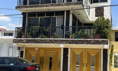 CASA EN VENTA MUY AMPLIA E ILUMINADA