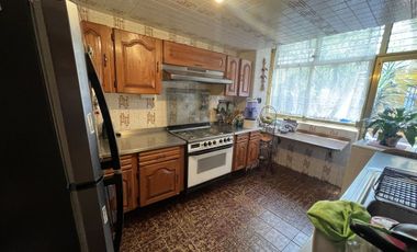 CASA EN VENTA MUY AMPLIA E ILUMINADA