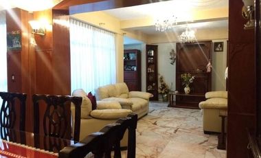 CASA EN VENTA MUY AMPLIA E ILUMINADA