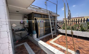 CASA EN VENTA MUY AMPLIA E ILUMINADA