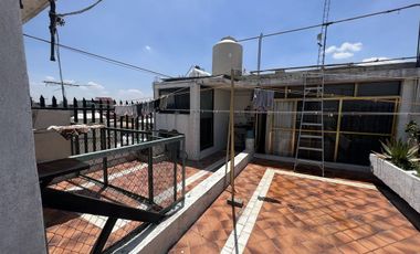 CASA EN VENTA MUY AMPLIA E ILUMINADA