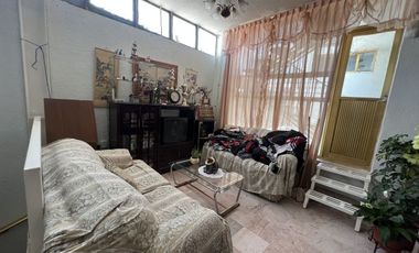 CASA EN VENTA MUY AMPLIA E ILUMINADA