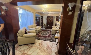 CASA EN VENTA MUY AMPLIA E ILUMINADA