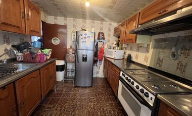 CASA EN VENTA MUY AMPLIA E ILUMINADA