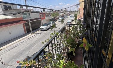 CASA EN VENTA MUY AMPLIA E ILUMINADA