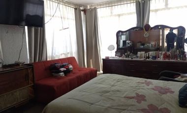 CASA EN VENTA MUY AMPLIA E ILUMINADA