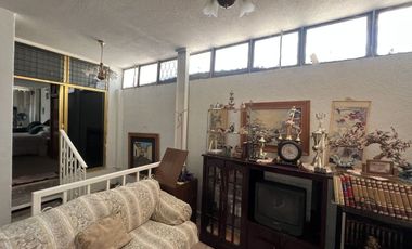 CASA EN VENTA MUY AMPLIA E ILUMINADA