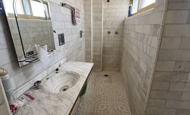 CASA EN VENTA MUY AMPLIA E ILUMINADA