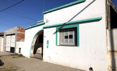 Venta de casa de 2 dormitorios en Bermudez.