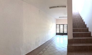 Venta de local y casa con 5 dormitorios en Fray Luis Beltrán.
